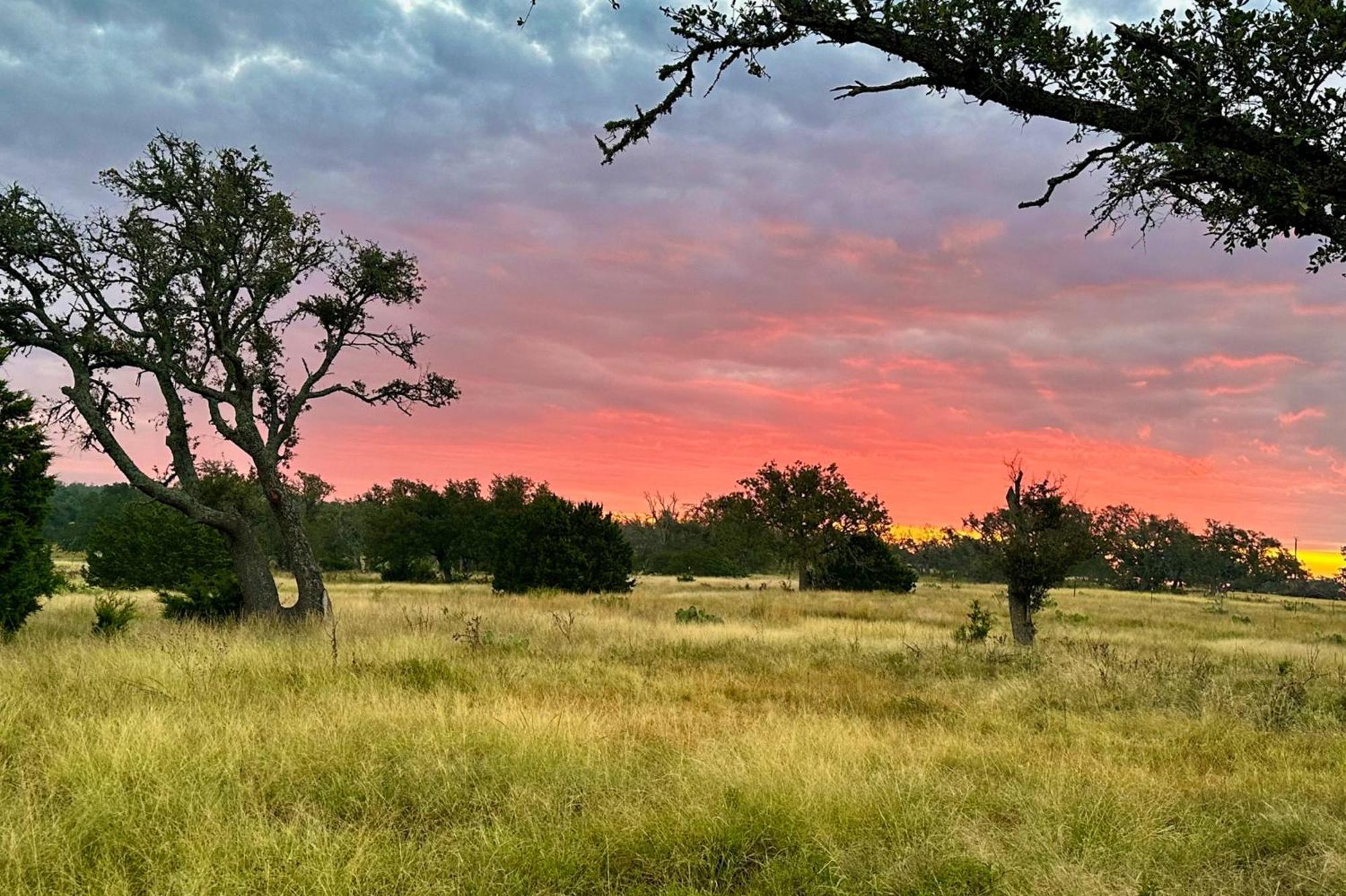 Red Cabin On The Ranch Harper المظهر الخارجي الصورة